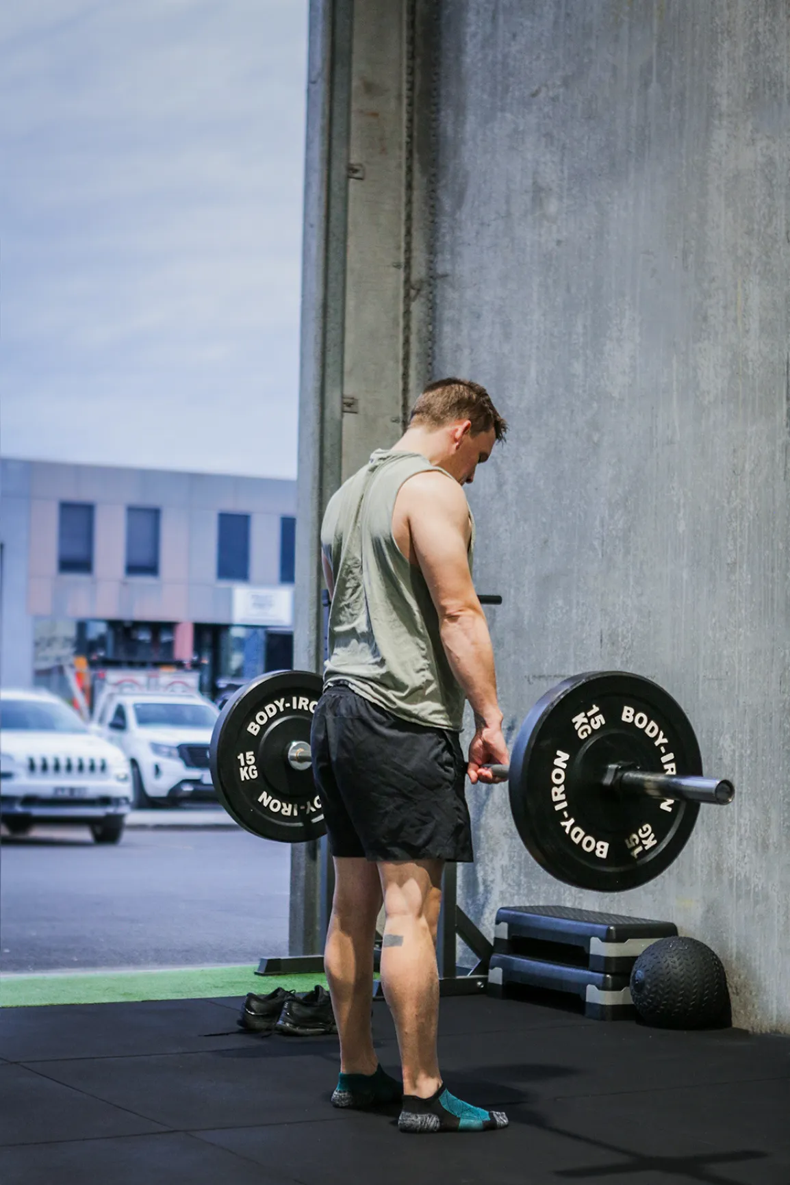 170kg Olympic Barbell & Bumper Plate Set