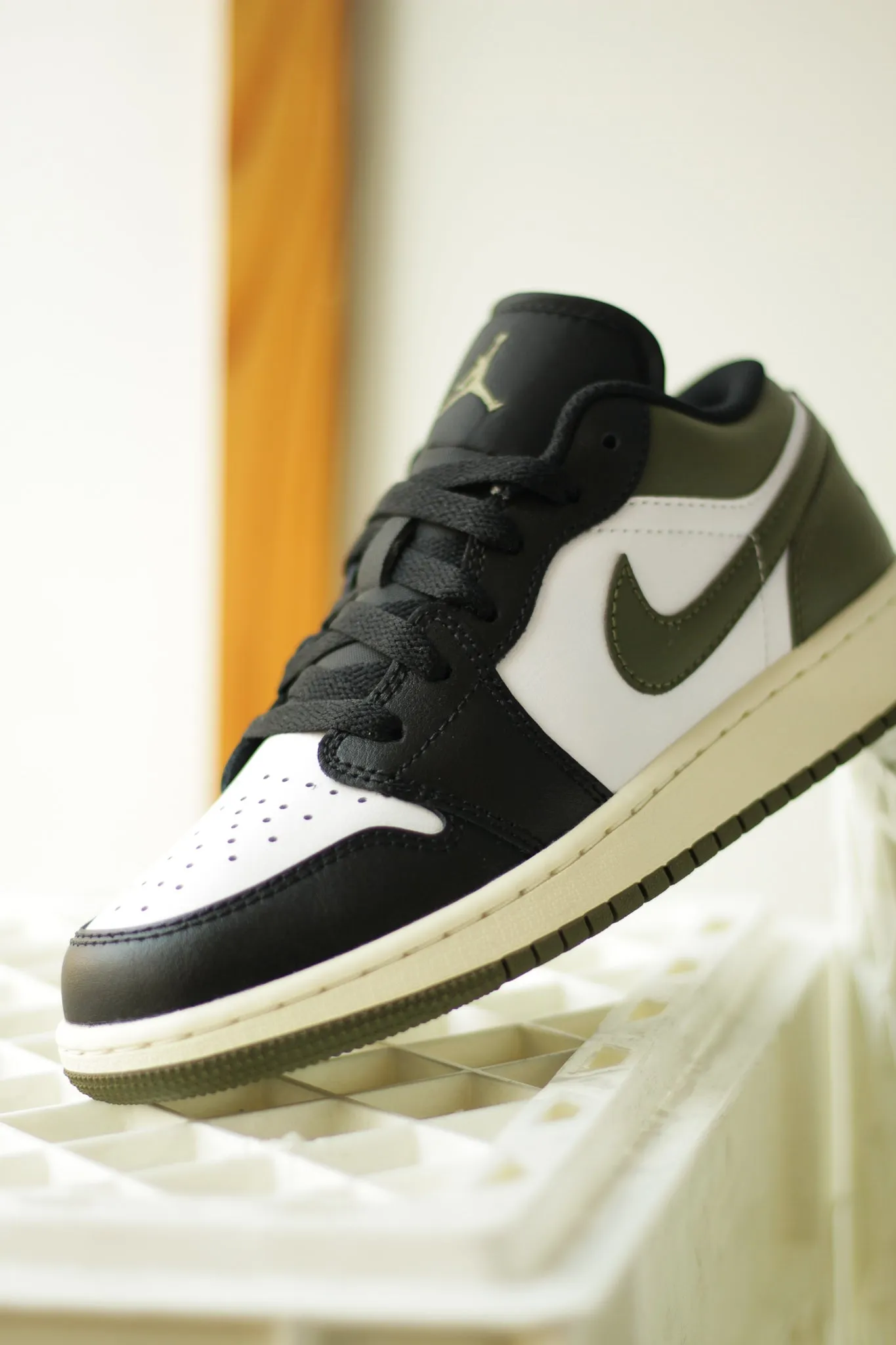 AIR JORDAN 1 LOW (GS) "MEDIUM OLIVE"