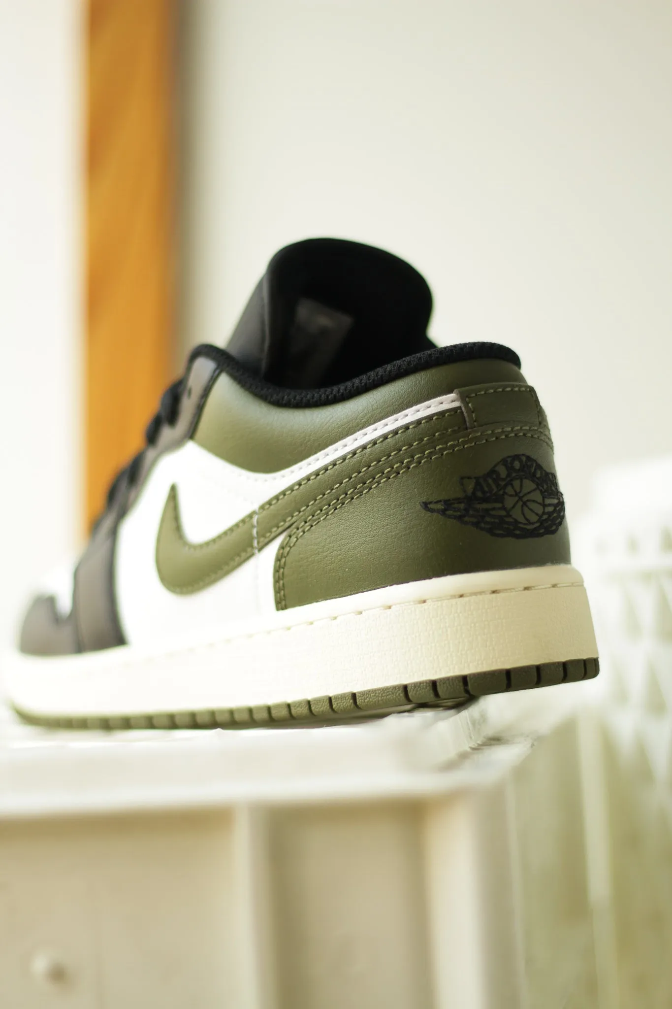 AIR JORDAN 1 LOW (GS) "MEDIUM OLIVE"