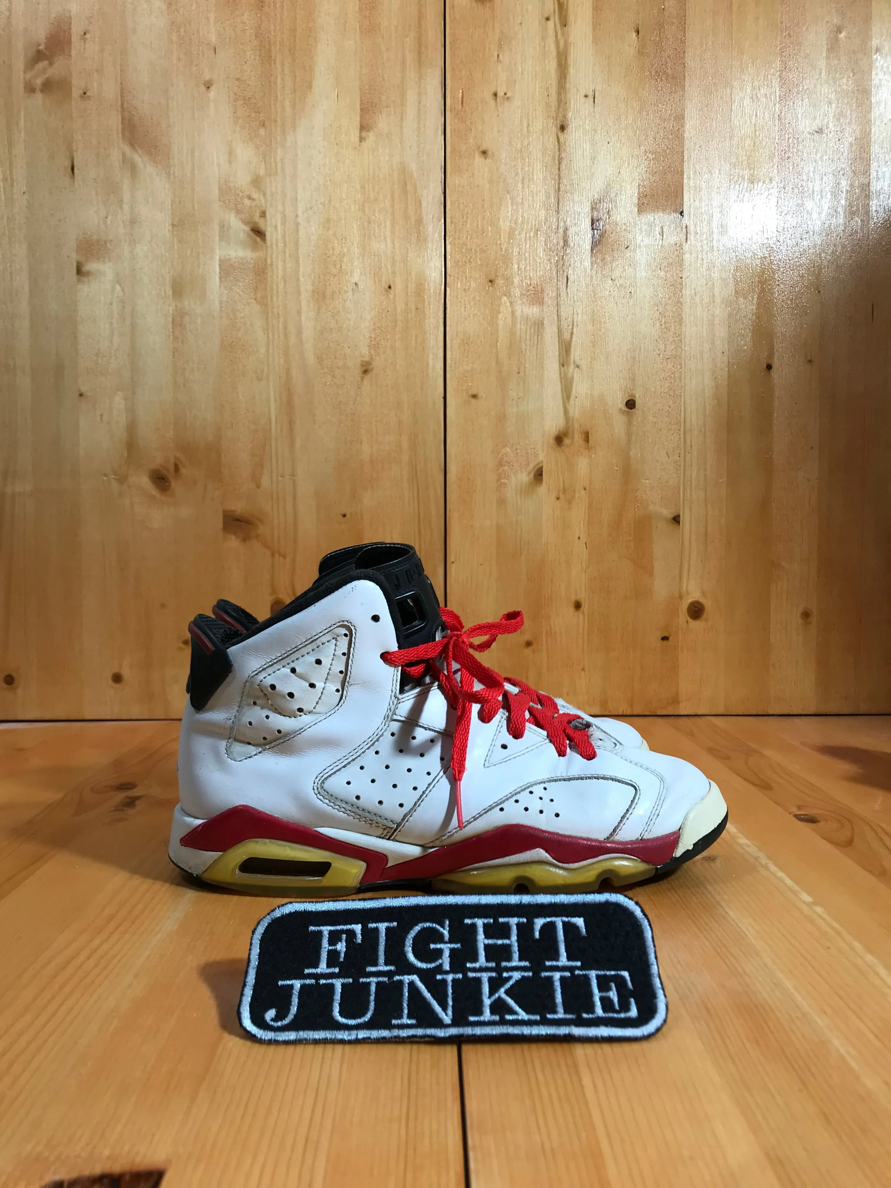 NIKE AIR JORDAN 6 VI RETRO CHICAGO BULLS 2010 Youth Size 5.5Y Leather Shoes Sneakers Red White 384665-102