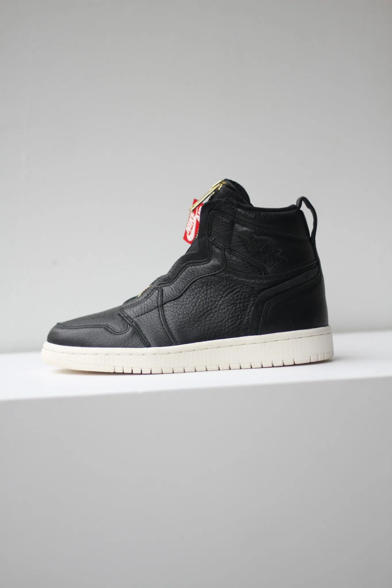 W AIR JORDAN 1 HIGH ZIP "BLK/SAIL"